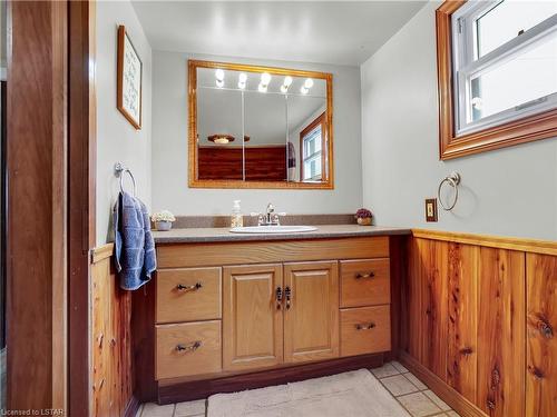 13660 Longwoods Road, Thamesville, ON - Indoor Photo Showing Bathroom