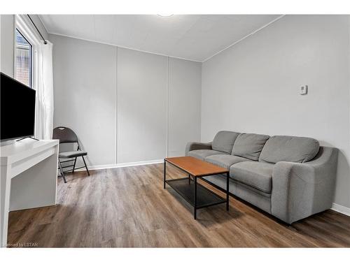 147 Wilson Avenue, London, ON - Indoor Photo Showing Living Room