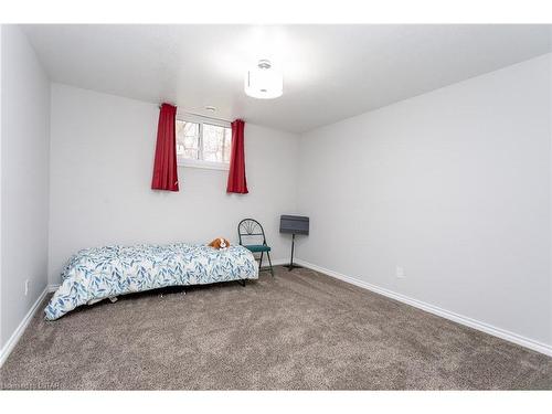 520 Norfolk County Road W, Fairground, ON - Indoor Photo Showing Bedroom