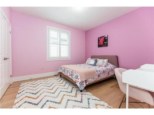 446 South Carriage Way, London, ON - Indoor Photo Showing Bedroom
