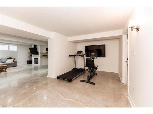 446 South Carriage Way, London, ON - Indoor Photo Showing Gym Room