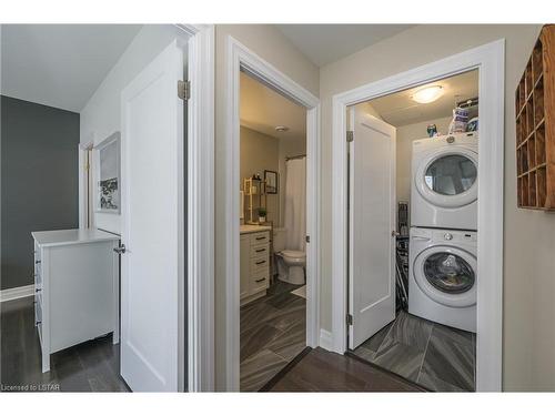 1906-505 Talbot Street, London, ON - Indoor Photo Showing Laundry Room