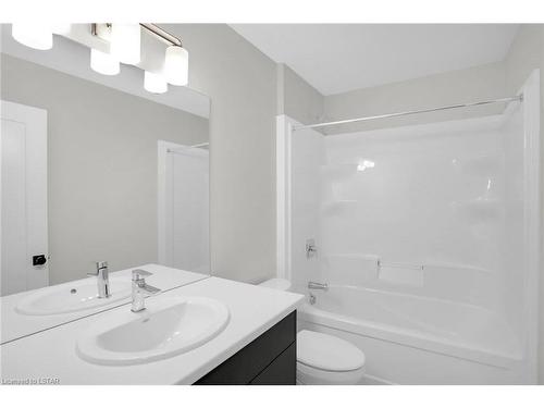 114-93 Stonefield Lane, Ilderton, ON - Indoor Photo Showing Bathroom