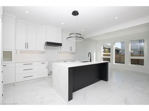 2286 Wickerson Road, London, ON - Indoor Photo Showing Kitchen