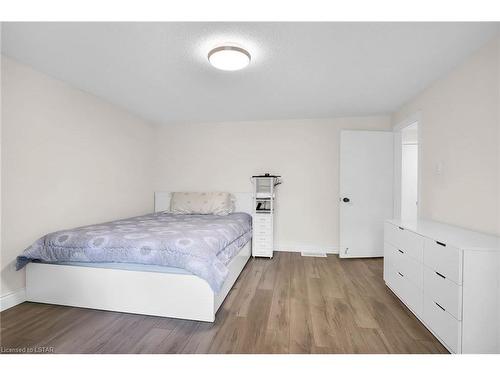 43 Finsbury Crescent, London, ON - Indoor Photo Showing Bedroom