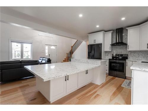 133 Oldham Street, London, ON - Indoor Photo Showing Kitchen With Upgraded Kitchen