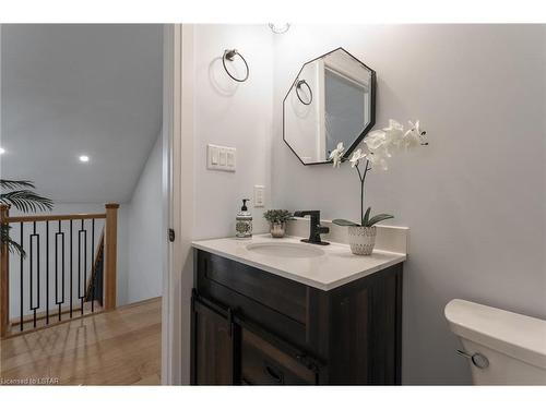 133 Oldham Street, London, ON - Indoor Photo Showing Bathroom