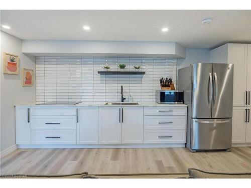 8 Noble Lane, St. Thomas, ON - Indoor Photo Showing Kitchen With Upgraded Kitchen