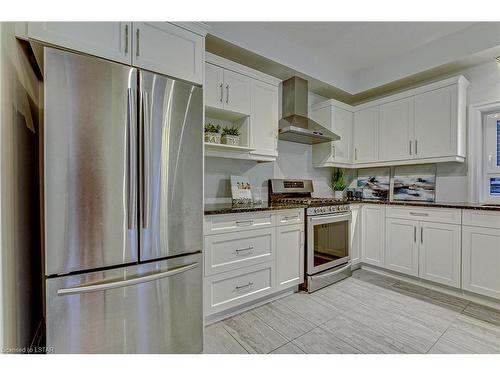 1889 Cedarpark Drive, London, ON - Indoor Photo Showing Kitchen With Upgraded Kitchen