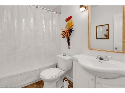 224 Raymond Avenue, London, ON - Indoor Photo Showing Bathroom