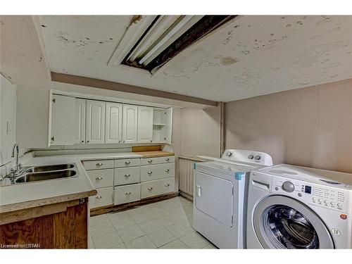 106 High Street, London, ON - Indoor Photo Showing Laundry Room