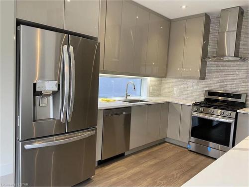 28-1820 Canvas Way, London, ON - Indoor Photo Showing Kitchen With Upgraded Kitchen