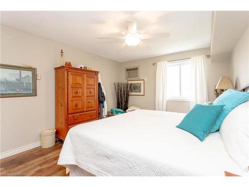 201-440 Wellington Street, St. Thomas, ON - Indoor Photo Showing Bedroom