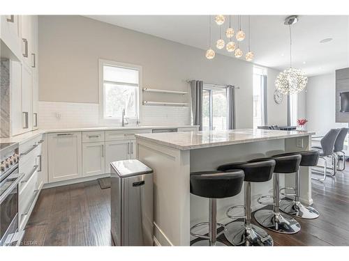 1221 Eagletrace Court, London, ON - Indoor Photo Showing Kitchen With Upgraded Kitchen