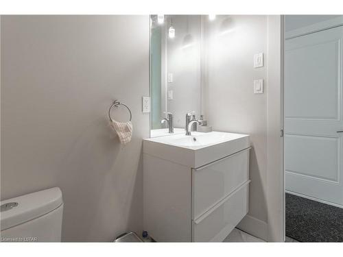 1221 Eagletrace Court, London, ON - Indoor Photo Showing Bathroom