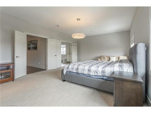 1221 Eagletrace Court, London, ON - Indoor Photo Showing Bedroom