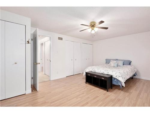 5-1023 Salisbury Street, Sarnia, ON - Indoor Photo Showing Bedroom