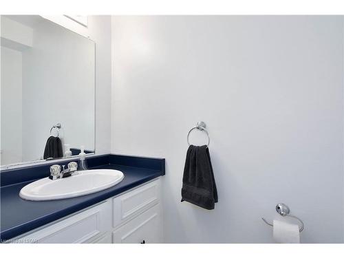5-1023 Salisbury Street, Sarnia, ON - Indoor Photo Showing Bathroom