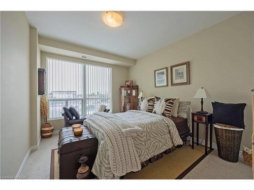 204-1030 Coronation Drive, London, ON - Indoor Photo Showing Bedroom