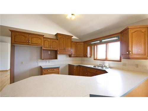 786660 Township Road 6, Drumbo, ON - Indoor Photo Showing Kitchen With Double Sink
