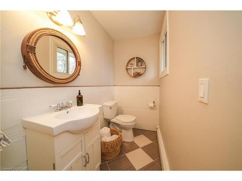 10217 Parkside Crescent, Grand Bend, ON - Indoor Photo Showing Bathroom