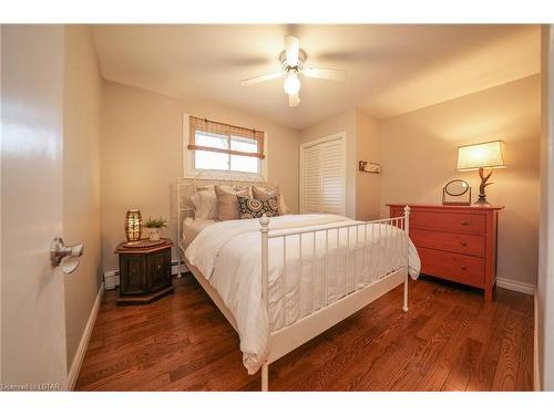 10217 Parkside Crescent, Grand Bend, ON - Indoor Photo Showing Bedroom