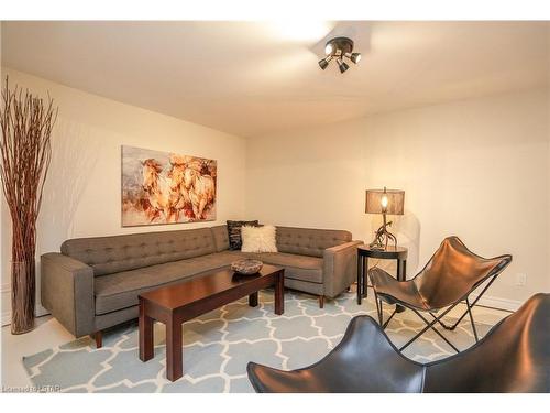 10217 Parkside Crescent, Grand Bend, ON - Indoor Photo Showing Living Room