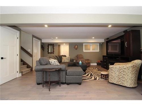 10138 Merrywood Drive, Grand Bend, ON - Indoor Photo Showing Living Room