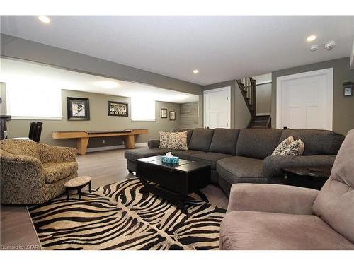 10138 Merrywood Drive, Grand Bend, ON - Indoor Photo Showing Living Room
