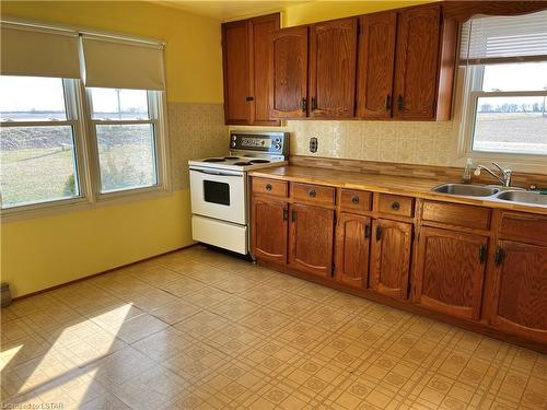 21617 Irwin Road, Merlin, ON - Indoor Photo Showing Kitchen With Double Sink