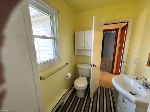 21617 Irwin Road, Merlin, ON - Indoor Photo Showing Bathroom