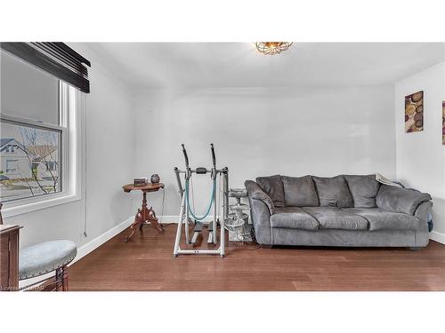 64 Josephine Street, London, ON - Indoor Photo Showing Living Room