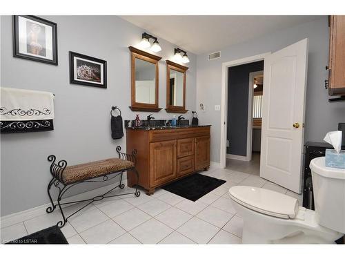 8105 Mcgregor Court, Mcgregor, ON - Indoor Photo Showing Bathroom