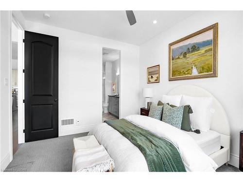 12-2215 Callingham Drive, London, ON - Indoor Photo Showing Bedroom