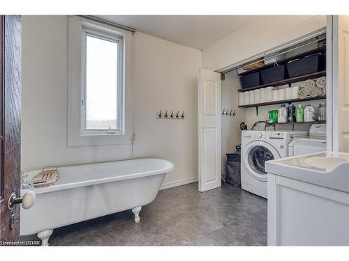 29480 Fingal Line, Wallacetown, ON - Indoor Photo Showing Laundry Room