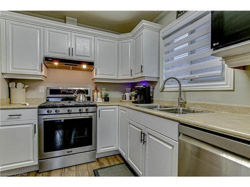 42131 Mcbain Line, St. Thomas, ON - Indoor Photo Showing Kitchen With Double Sink