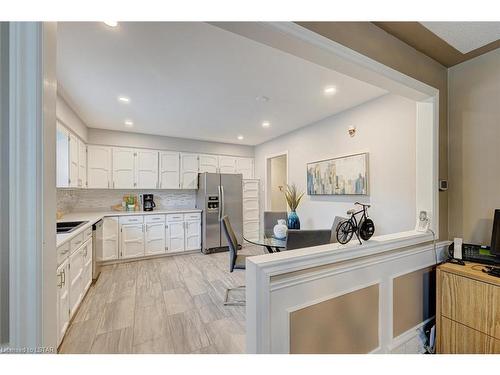 170 Guildford Crescent, London, ON - Indoor Photo Showing Kitchen With Double Sink