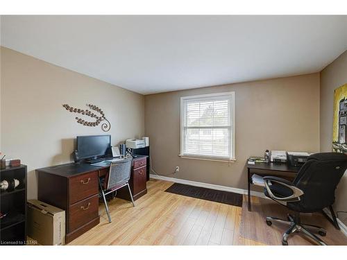 170 Guildford Crescent, London, ON - Indoor Photo Showing Office