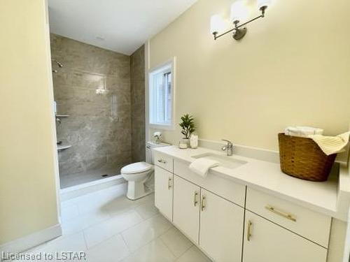 174 Cabot Trail, Chatham, ON - Indoor Photo Showing Bathroom