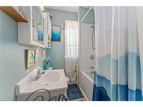 356 Exmouth Street, Sarnia, ON - Indoor Photo Showing Bathroom