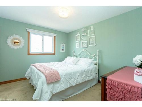 78 Parkview Drive, Dorchester, ON - Indoor Photo Showing Bedroom