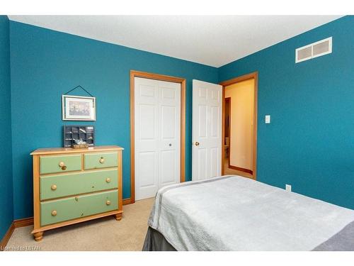 78 Parkview Drive, Dorchester, ON - Indoor Photo Showing Bedroom