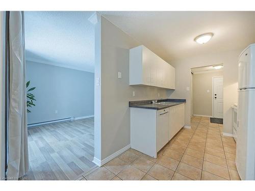 103-95 Baseline Road W, London, ON - Indoor Photo Showing Kitchen