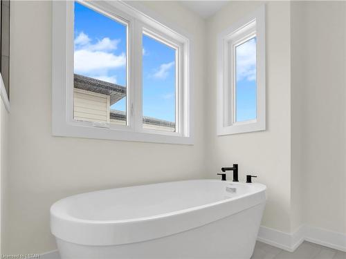 36 Kelly Drive, Thamesford, ON - Indoor Photo Showing Bathroom