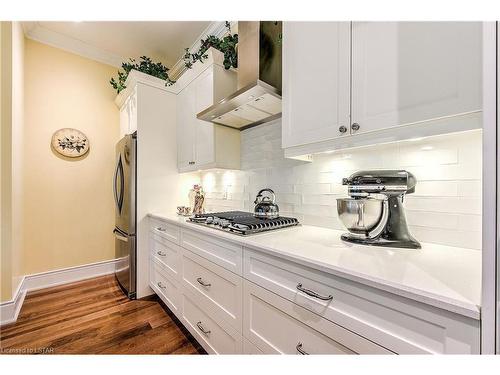 111-1705 Fiddlehead Place, London, ON - Indoor Photo Showing Kitchen With Upgraded Kitchen