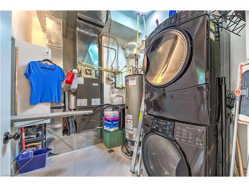 111-1705 Fiddlehead Place, London, ON - Indoor Photo Showing Laundry Room