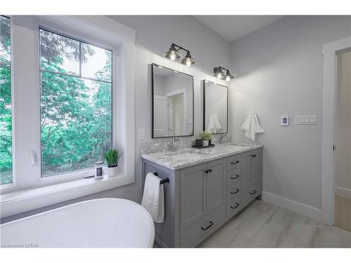 37437 Lake Line, Port Stanley, ON - Indoor Photo Showing Bathroom