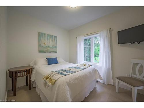 37437 Lake Line, Port Stanley, ON - Indoor Photo Showing Bedroom
