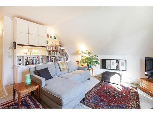 873 Waterloo Street, London, ON - Indoor Photo Showing Living Room