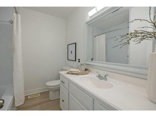 339 Everglade Crescent, London, ON - Indoor Photo Showing Bathroom